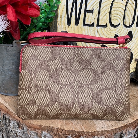 Authentic COACH Signature coated canvas/leather heart( good times) zip wristlet - Picture 3 of 7